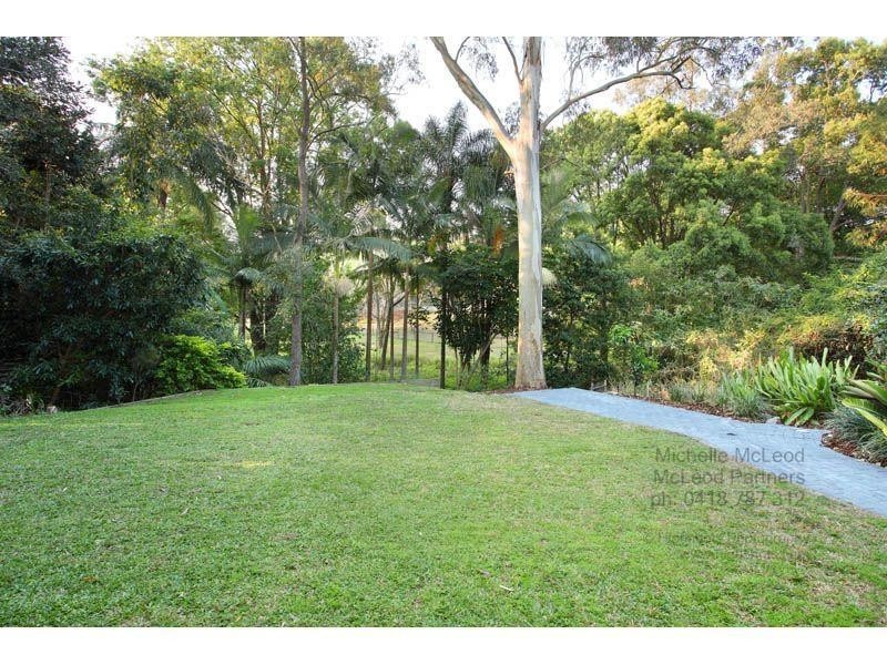 6 Karabil Street, Chapel Hill QLD 4069