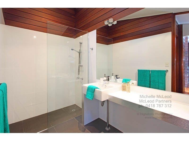 6 Karabil Street, Chapel Hill QLD 4069