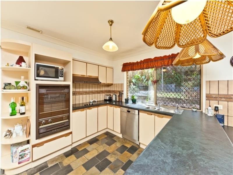 63 Marmindie Street, Chapel Hill QLD 4069