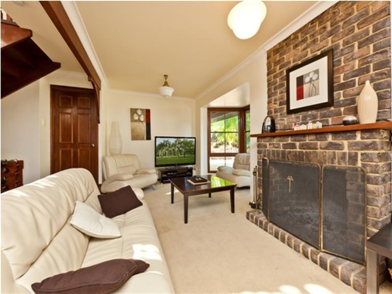 63 Marmindie Street, Chapel Hill QLD 4069