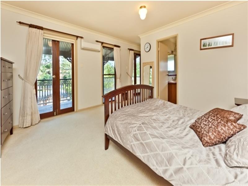 63 Marmindie Street, Chapel Hill QLD 4069