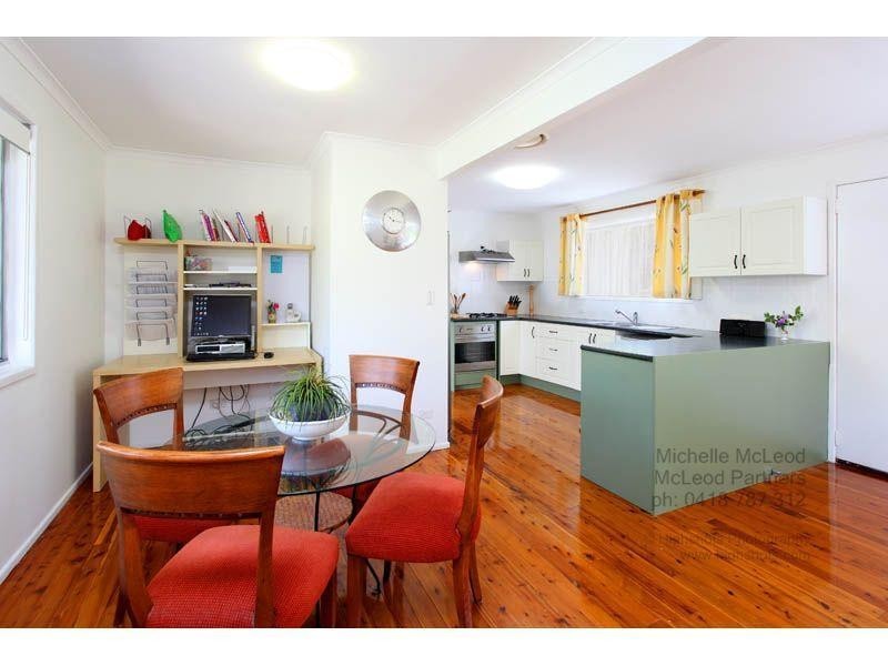 23 Noreen Street, Chapel Hill QLD 4069