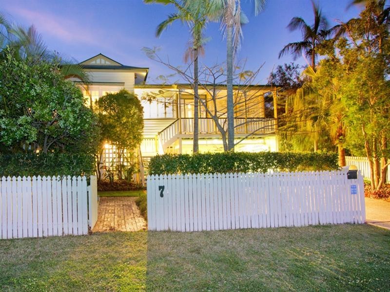 7 Neulans Road, Indooroopilly QLD 4068