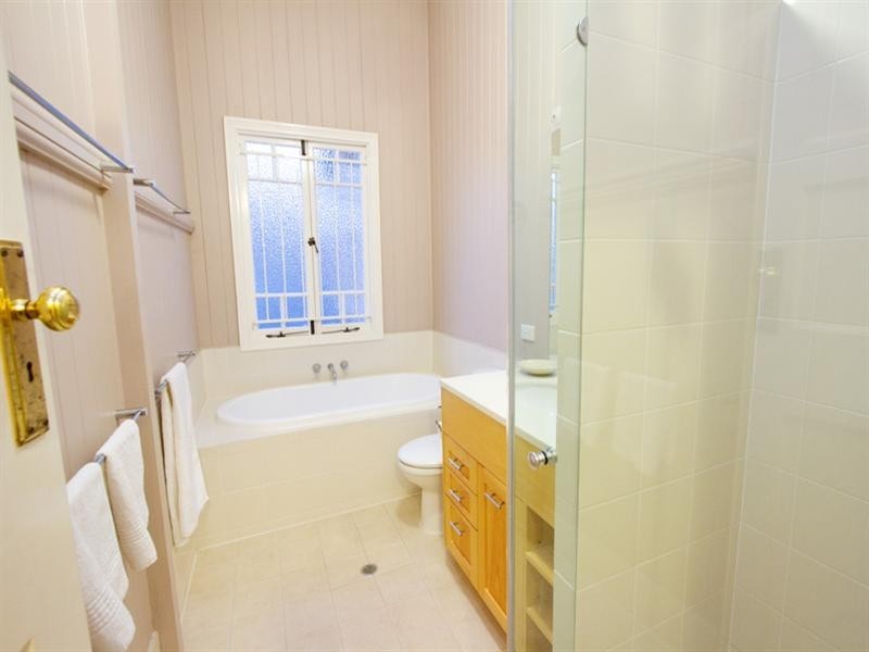 7 Neulans Road, Indooroopilly QLD 4068