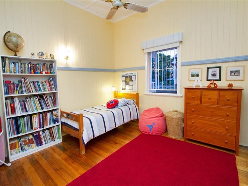 7 Neulans Road, Indooroopilly QLD 4068