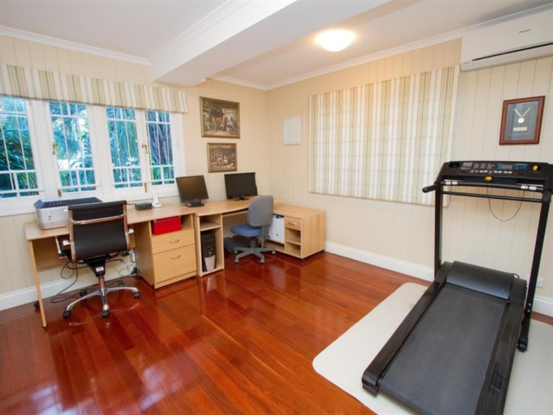 7 Neulans Road, Indooroopilly QLD 4068