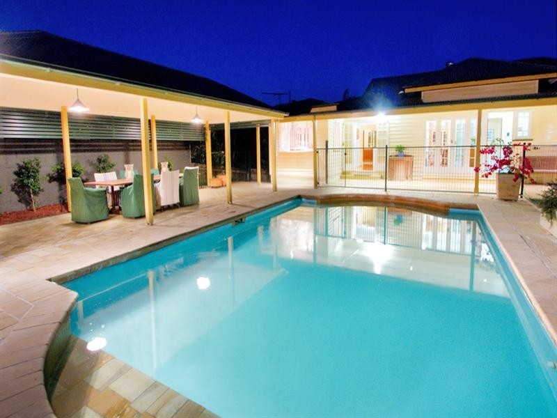 7 Neulans Road, Indooroopilly QLD 4068