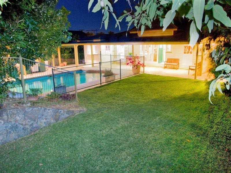 7 Neulans Road, Indooroopilly QLD 4068