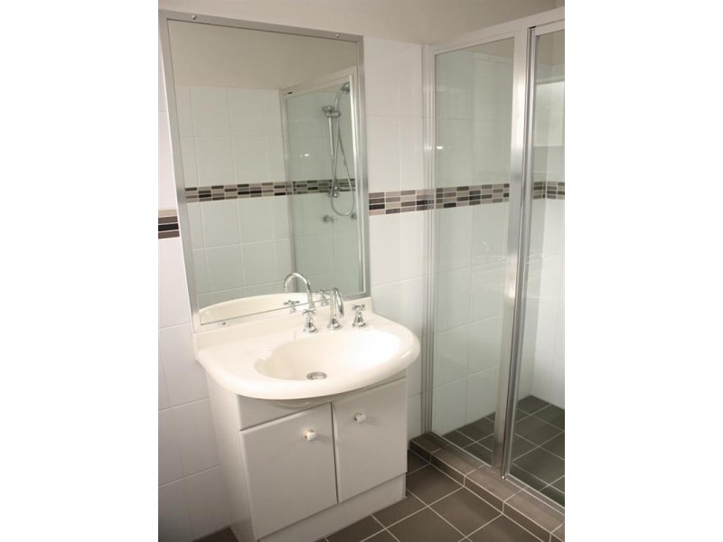 4/39 Raven Street, St Lucia QLD 4067