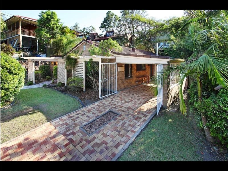 20 Chantilly Street, Chapel Hill QLD 4069