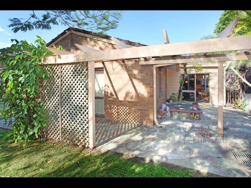 20 Chantilly Street, Chapel Hill QLD 4069