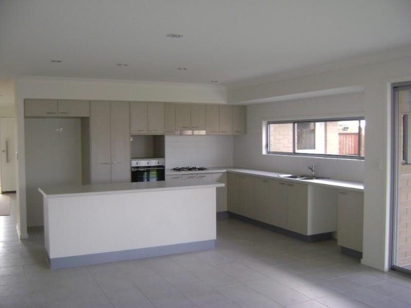 8 Silky Oak Avenue, Moggill QLD 4070