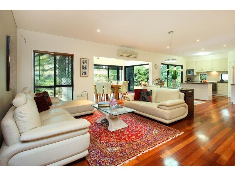 2 Carissa Pl, Chapel Hill QLD 4069