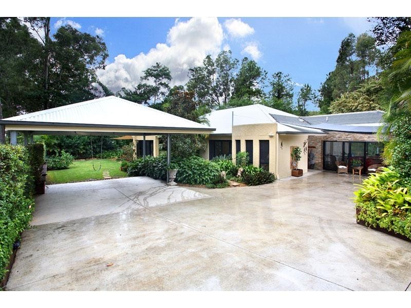 2 Carissa Pl, Chapel Hill QLD 4069