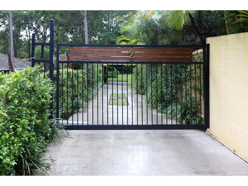 2 Carissa Pl, Chapel Hill QLD 4069