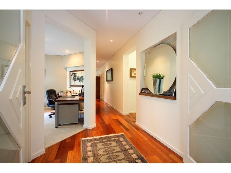 2 Carissa Pl, Chapel Hill QLD 4069