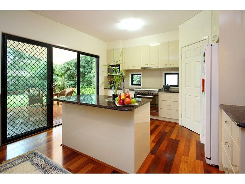 2 Carissa Pl, Chapel Hill QLD 4069