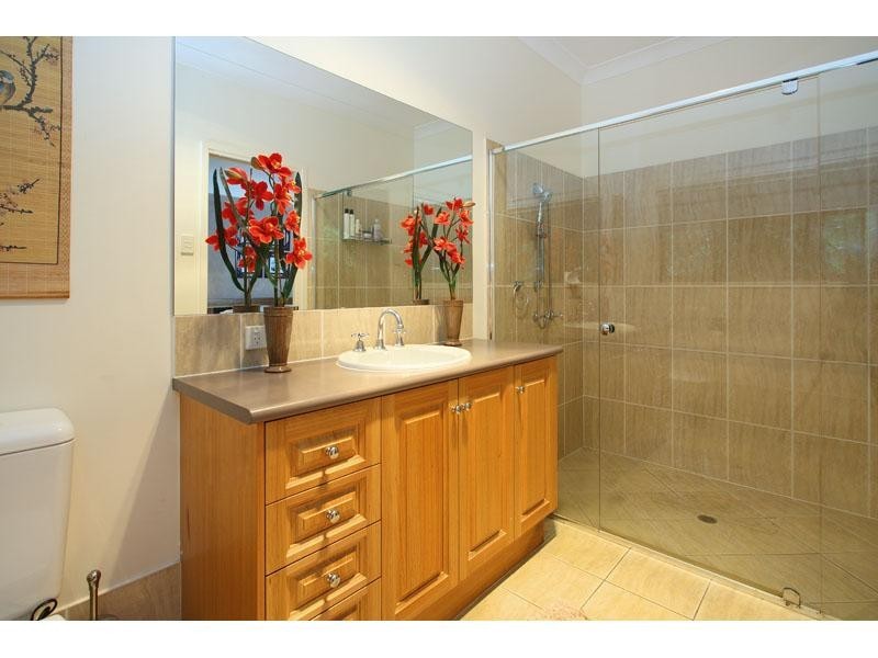 2 Carissa Pl, Chapel Hill QLD 4069