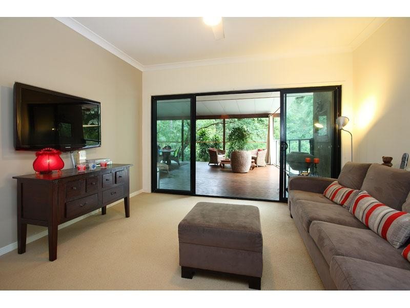 2 Carissa Pl, Chapel Hill QLD 4069