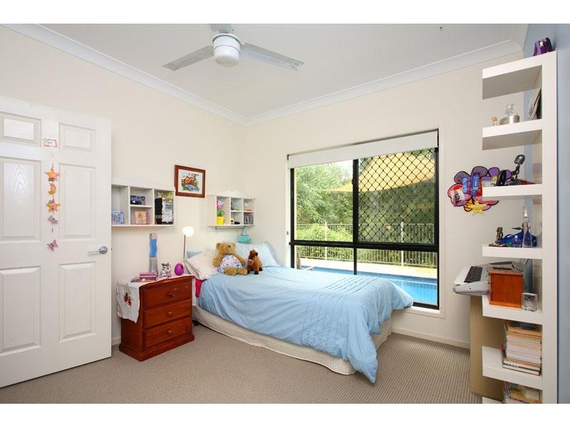 2 Carissa Pl, Chapel Hill QLD 4069