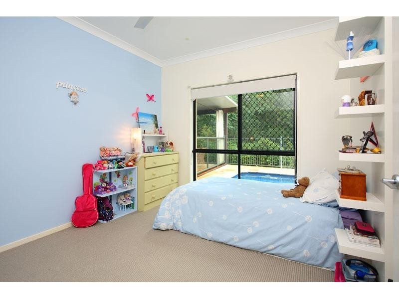 2 Carissa Pl, Chapel Hill QLD 4069