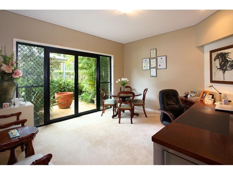 2 Carissa Pl, Chapel Hill QLD 4069