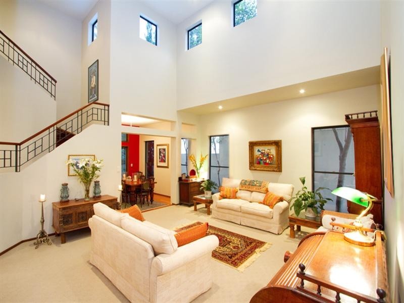 206 Hawken Drive, St Lucia QLD 4067