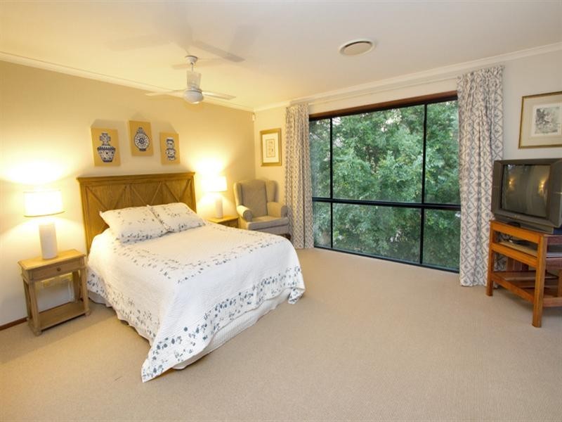 206 Hawken Drive, St Lucia QLD 4067