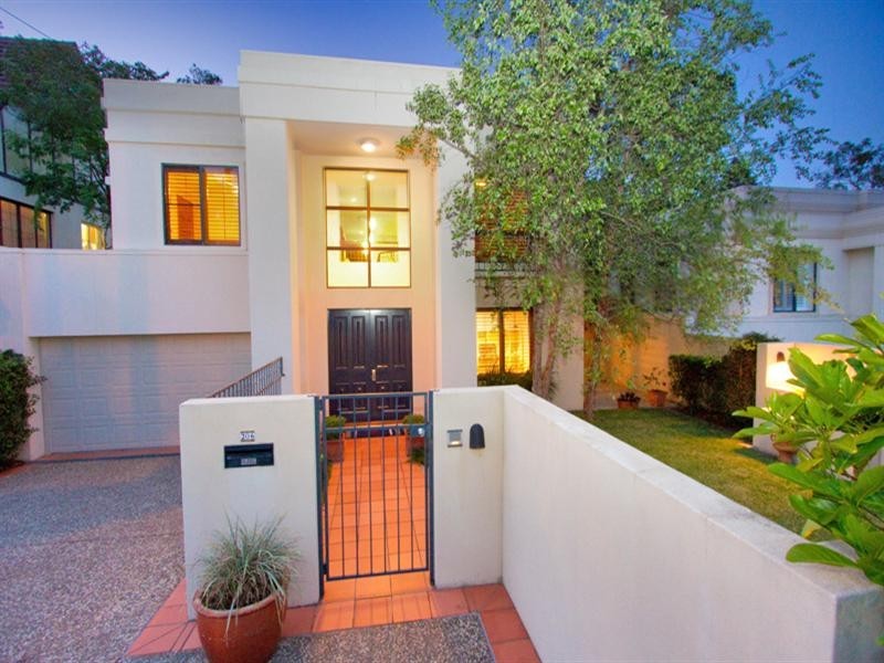 206 Hawken Drive, St Lucia QLD 4067