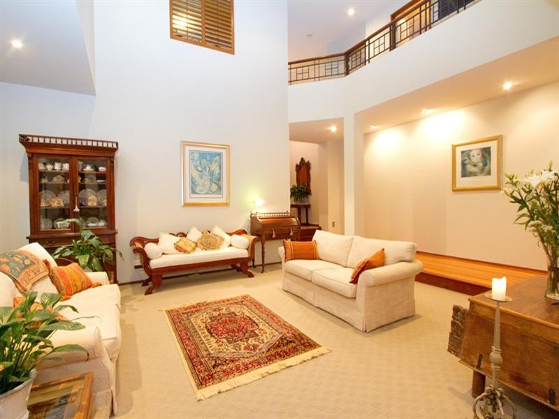 206 Hawken Drive, St Lucia QLD 4067