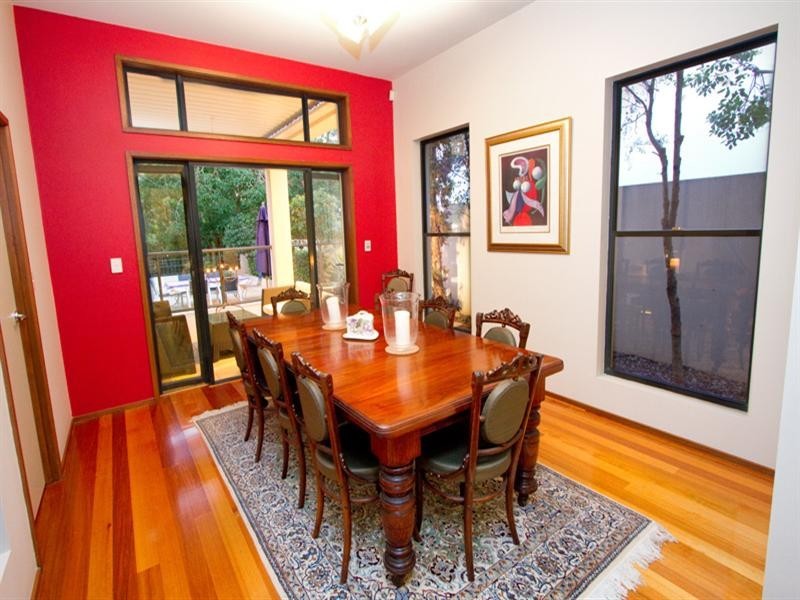 206 Hawken Drive, St Lucia QLD 4067