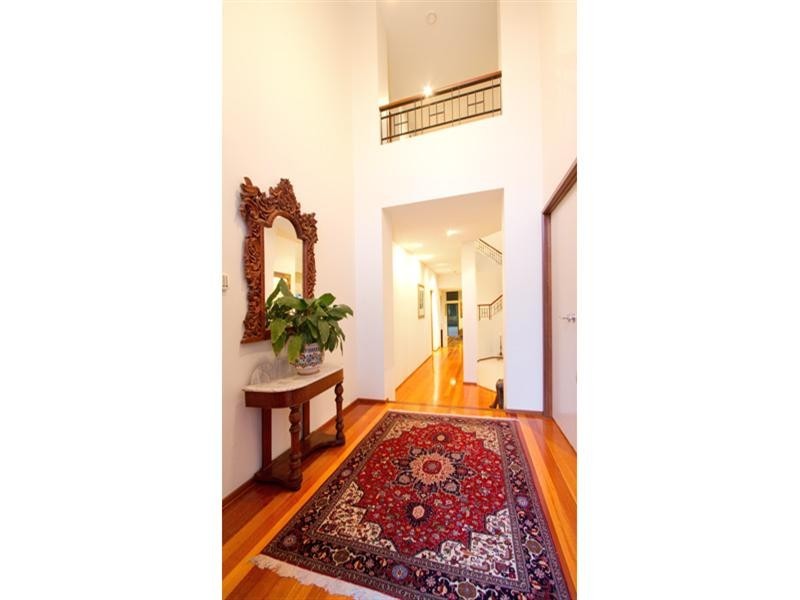 206 Hawken Drive, St Lucia QLD 4067