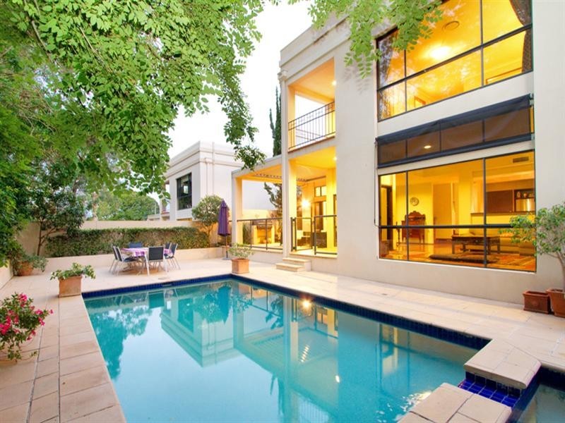 206 Hawken Drive, St Lucia QLD 4067