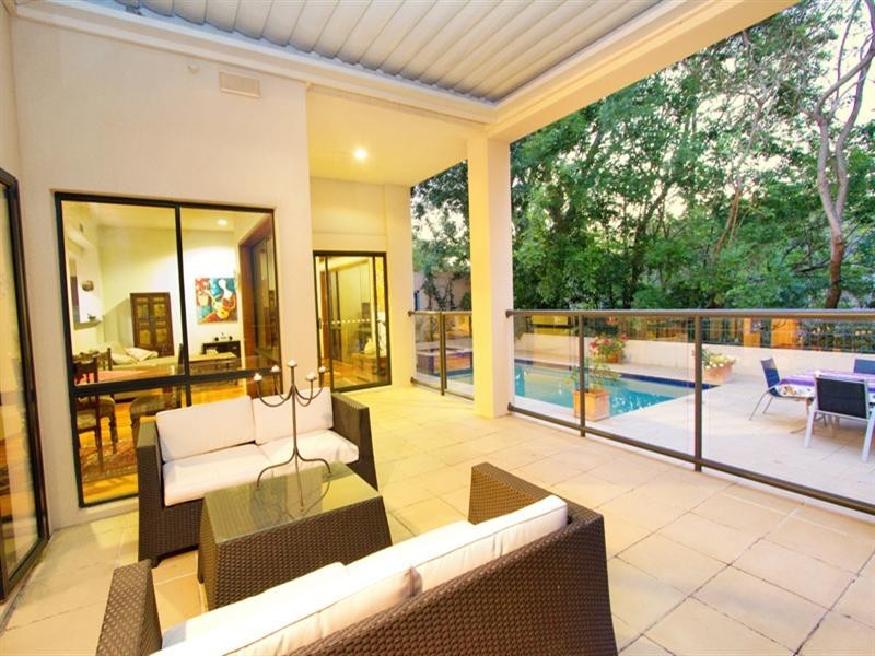 206 Hawken Drive, St Lucia QLD 4067