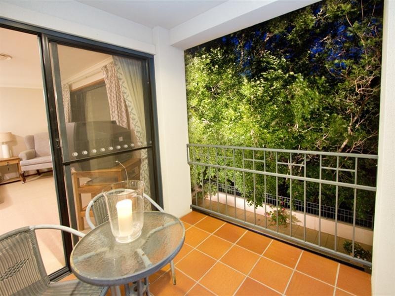 206 Hawken Drive, St Lucia QLD 4067