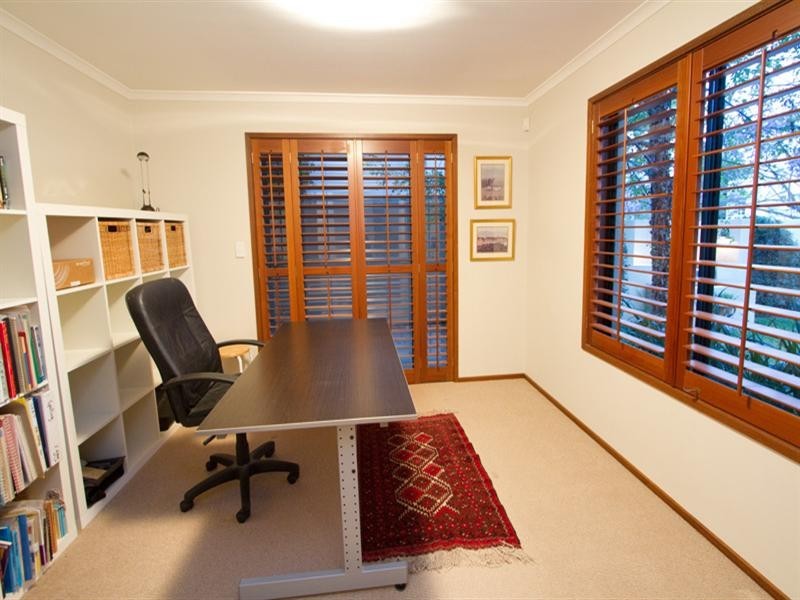 206 Hawken Drive, St Lucia QLD 4067