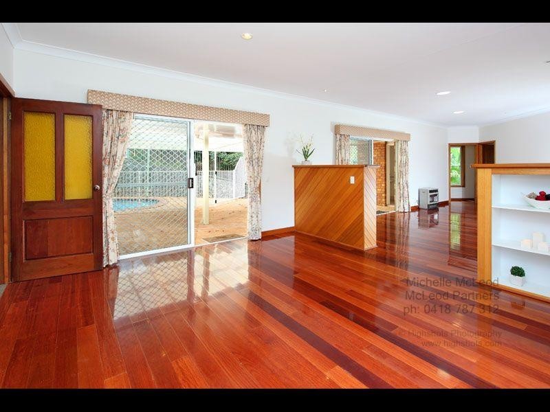 24 Ringway Place, Chapel Hill QLD 4069