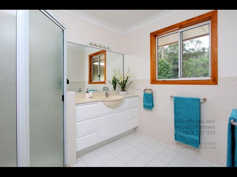 24 Ringway Place, Chapel Hill QLD 4069