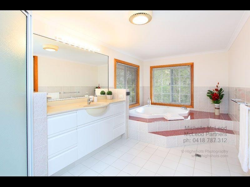 24 Ringway Place, Chapel Hill QLD 4069