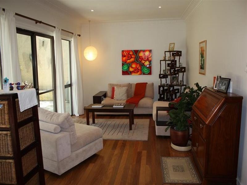 42 Boomerang Road, St Lucia QLD 4067