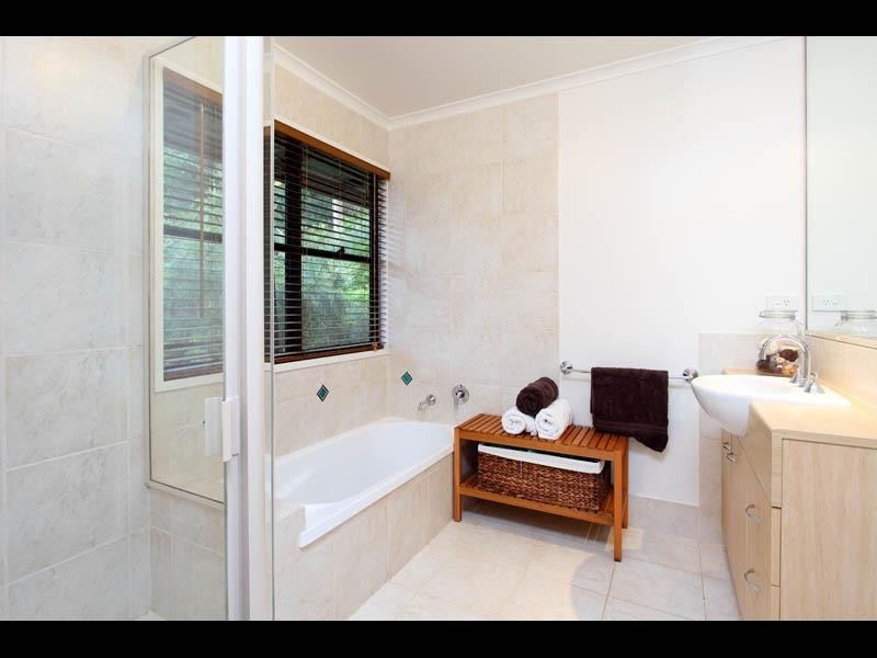 5 Job Street, Chapel Hill QLD 4069