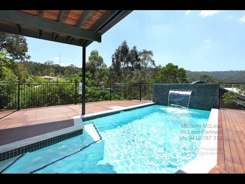 6 Sherborne Place, Chapel Hill QLD 4069