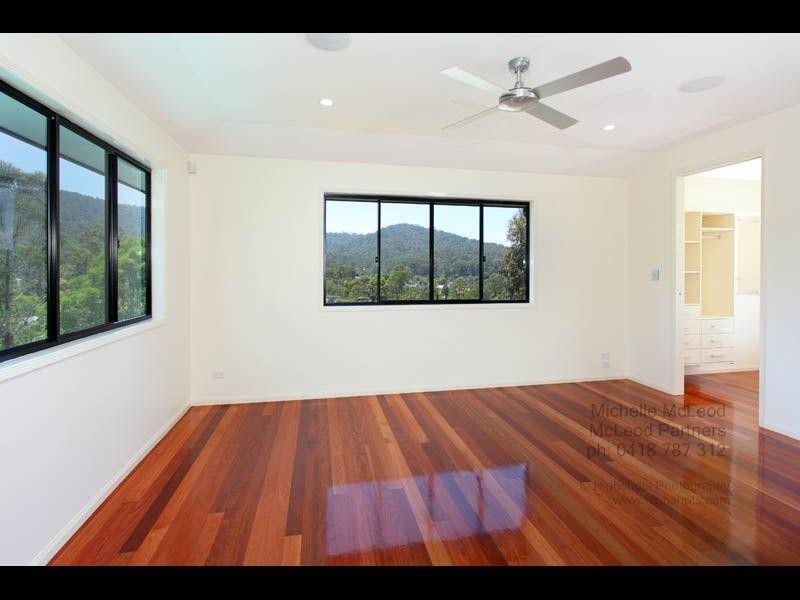 6 Sherborne Place, Chapel Hill QLD 4069