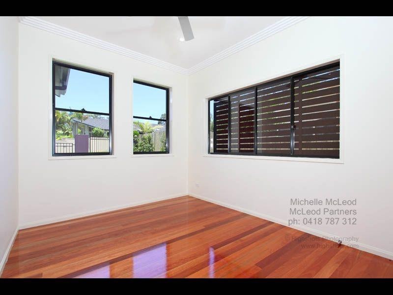 6 Sherborne Place, Chapel Hill QLD 4069