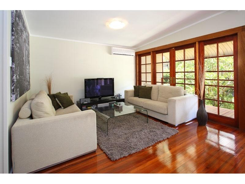 13 Kenton Street, Chapel Hill QLD 4069