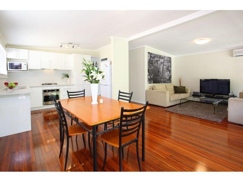 13 Kenton Street, Chapel Hill QLD 4069