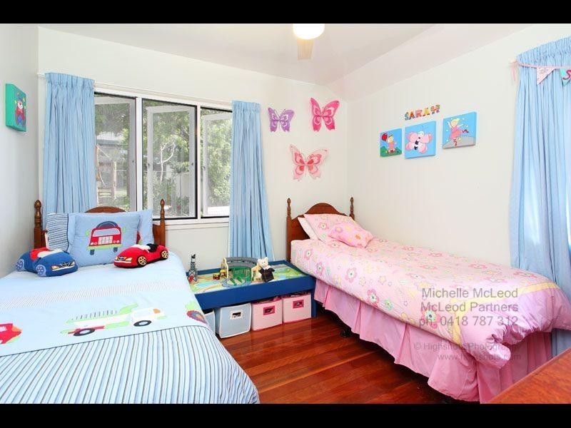 10 Mabb Street, Kenmore QLD 4069