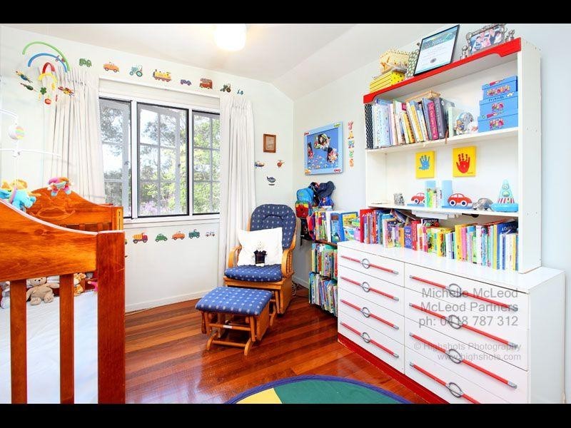 10 Mabb Street, Kenmore QLD 4069