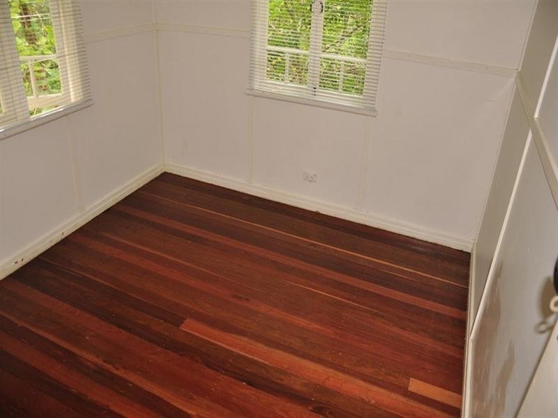 89 Ninth Avenue, St Lucia QLD 4067