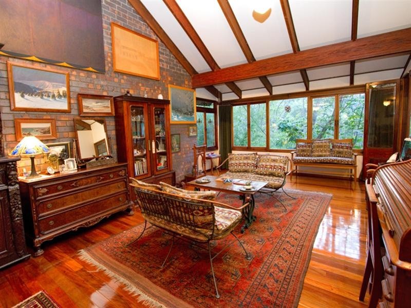 48 Twelfth Avenue, St Lucia QLD 4067